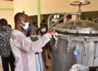 Transformation des produits locaux: Le ministre Harouna Kaboré encourage deux amazones