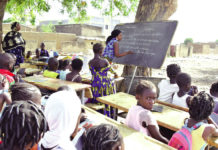 Année scolaire 2020-2021: des centaines d’élèves sous des arbres à Bittou
