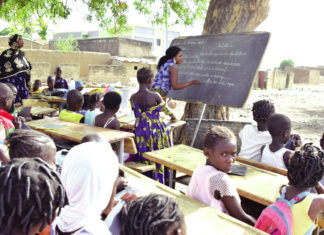 Année scolaire 2020-2021: des centaines d’élèves sous des arbres à Bittou