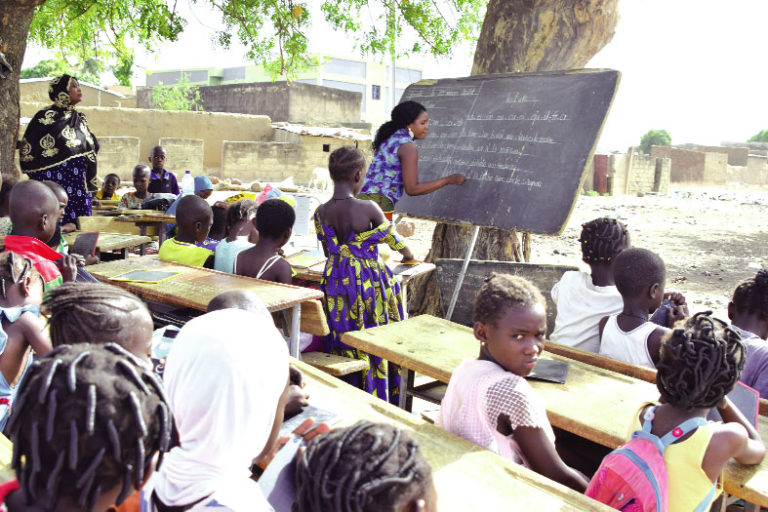 Année scolaire 2020-2021: des centaines d’élèves sous des arbres à Bittou