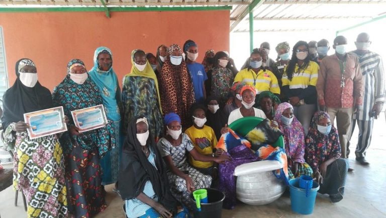 Formation aux métiers :24 femmes formées en teinture reçoivent des kits d’installation