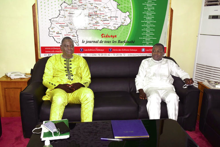 Editions Sidwaya : Le ministre Tamboura promet de meilleures conditions de travail