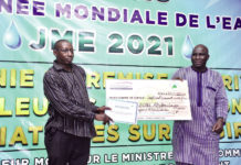 Meilleur grand reportage sur la GIRE Abdoulaye Balboné de Sidwaya remporte le premier prix