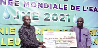 Meilleur grand reportage sur la GIRE Abdoulaye Balboné de Sidwaya remporte le premier prix