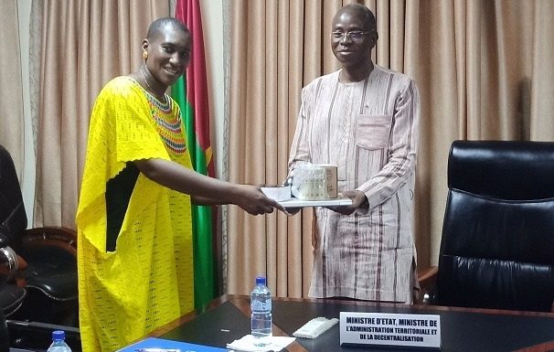 Modernisation de l’état civil au Burkina Faso : L’OIM offre des équipements