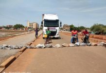 Inondation: Les riverains de la zone1 (entre maison de la femme et l’ex- maquis TV5) protestent
