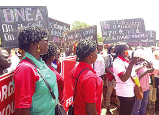 Coupures d’eau et d’électricité : Des femmes protestent à Koudougou