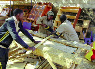 Autonomisation financière de la femme : Samira Moussa Harandé, une menuisière atypique