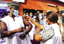 Vaccination contre la COVID-19 : les premières doses administrées