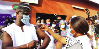 Vaccination contre la COVID-19 : les premières doses administrées