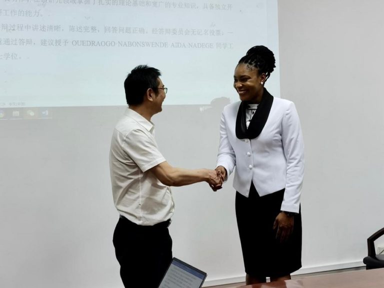 Energie solaire : N. Aïda Nadège soutient sa thèse en Chine