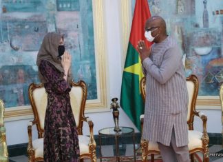 Journée mondiale des réfugiés : le président du Faso échange avec Angelina Jolie sur des questions humanitaires