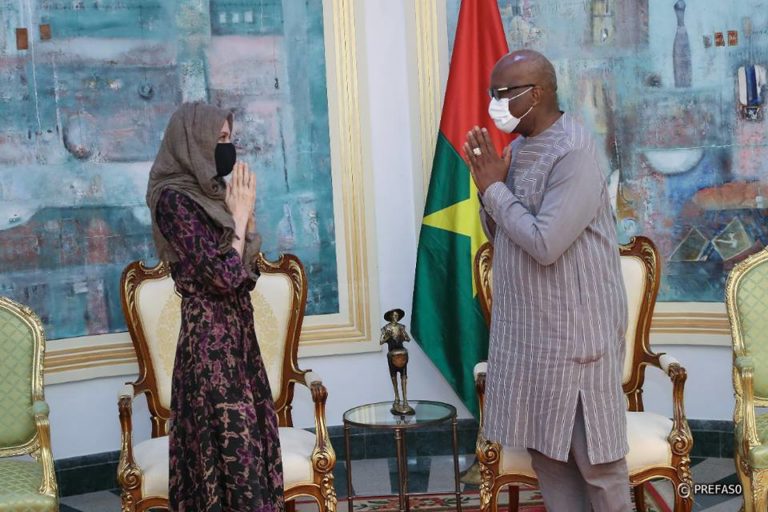 Journée mondiale des réfugiés : le président du Faso échange avec Angelina Jolie sur des questions humanitaires
