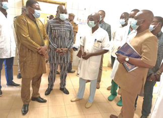 Camp Sangoulé Lamizana : deux membres du gouvernement au chevet des blessés de guerre