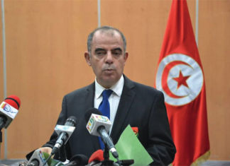 Hommages à l’ambassadeur tunisien en fin de mission : Mohamed Kahloun décoré Officier de l’Ordre de l’Etalon