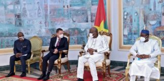 Audience : Sergio Pimenta de la Société financière internationale chez Roch Kaboré