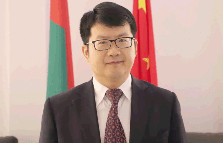 Li Jian, ambassadeur de Chine au Burkina Faso : « Le vaccin est une arme importante contre la COVID-19 »