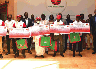 Tranche commune entente 2021: Les gagnants burkinabè reçoivent leurs chèques
