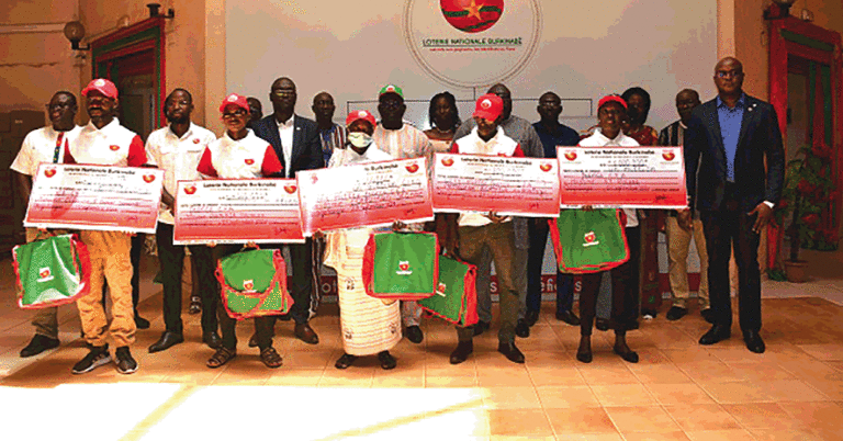 Tranche commune entente 2021: Les gagnants burkinabè reçoivent  leurs chèques