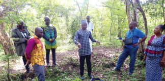 Gestion du site métallurgique de Békuy : les membres du comité local outillé