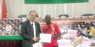 Reportage humanitaire de la Croix-Rouge : Abdel Aziz Nabaloum remporte le 1er prix