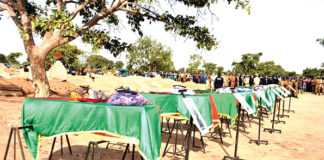 Attaque terroriste sur l’axe Dori-Essakane : les 7 policiers reposent au cimetière de Boassa