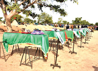 Attaque terroriste sur l’axe Dori-Essakane : les 7 policiers reposent au cimetière de Boassa