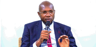 Dédicace d’ouvrage: Nabi Issa Coulibaly démystifie « la banque en Afrique »