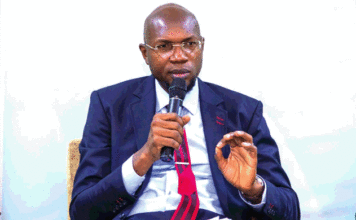 Dédicace d’ouvrage: Nabi Issa Coulibaly démystifie « la banque en Afrique »