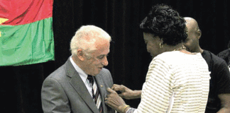 Décorations : Une Burkinabè et un Britannique honorés en Grande-Bretagne