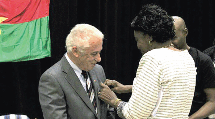 Décorations : Une Burkinabè et un Britannique honorés en Grande-Bretagne