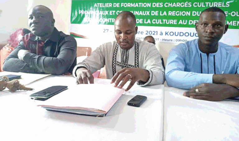 Contribution de la culture au développement : Des chargés culturels formés