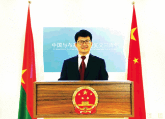 De la démocratie : « À qui revient la définition ? », Li Jian, ambassadeur