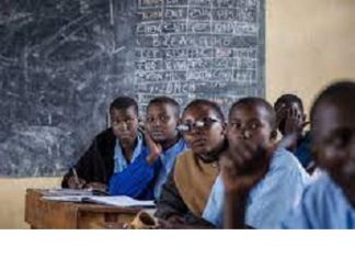 Rapport mondial de suivi sur l’éducation : Les familles pauvres contraintes d’emprunter de l’argent pour la scolarité de leurs enfants