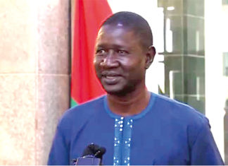 Suspension de Facebook au Burkina : « L’intérêt de la nation au-dessus des intérêts particuliers », Pr Alkassoum Maïga