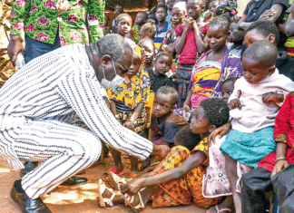 Tougan : Le Premier ministre apporte du réconfort aux déplacés internes
