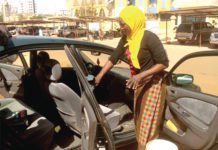 Lavage automobile : Zalissa Ouédraogo, une femme battante