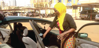 Lavage automobile : Zalissa Ouédraogo, une femme battante