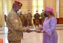 Burkina : Paul-Henri Damiba reçoit le rapport de la commission technique d’élaboration du Projet de textes et agenda de la Transition