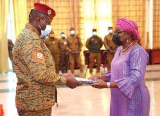 Elaboration des textes de la Transition : le chef de l’Etat reçoit le rapport de la commission