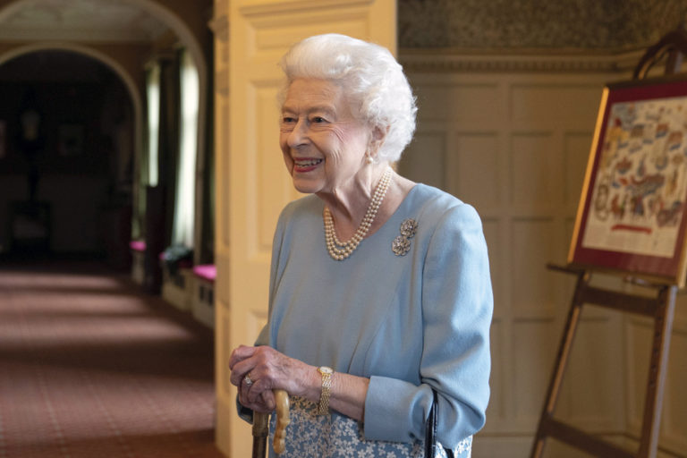 Angleterre : La reine Elizabeth II est positive au Covid-19