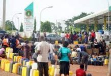 Nigeria : Une pénurie d’essence provoque des embouteillages