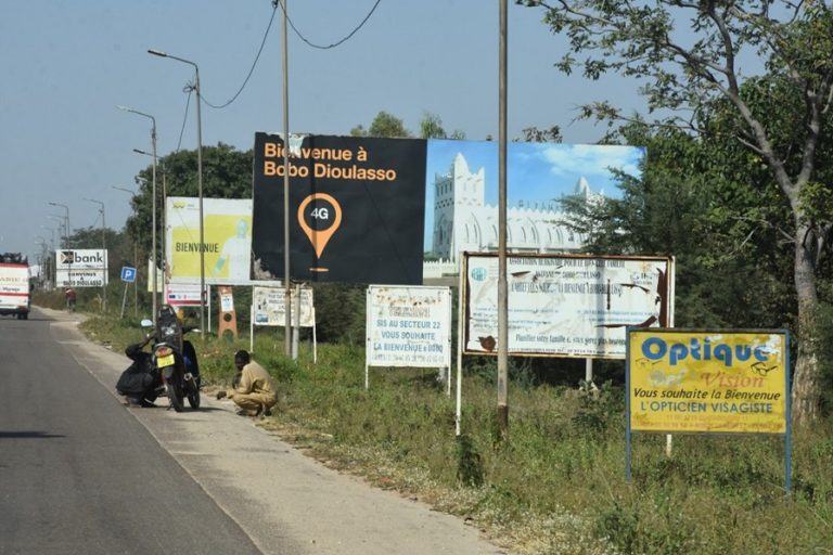 Publicité à Bobo-Dioulasso : Un secteur dynamique dans l’anarchie
