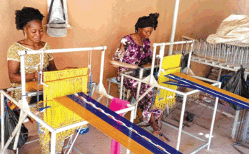 Faso dan fani : Des tisseuses, entre profits et concurrence déloyale