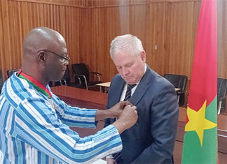 Coopération Reims-Zorgho : Jean Pierre Fortuné, médaillé des collectivités territoriales