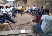 Plans communaux de développement : les préoccupations des jeunes débattues autour d’un thé à Banfora