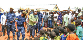 Sites d’accueil de Kongoussi : le Premier ministre encourage les déplacés