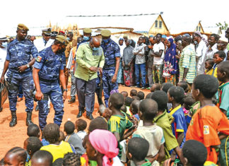 Sites d’accueil de Kongoussi : le Premier ministre encourage les déplacés