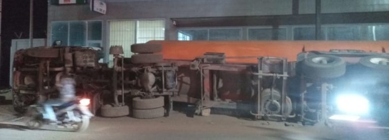 Banfora : un camion-citerne aménagé pour le transport du blé s’est renversé