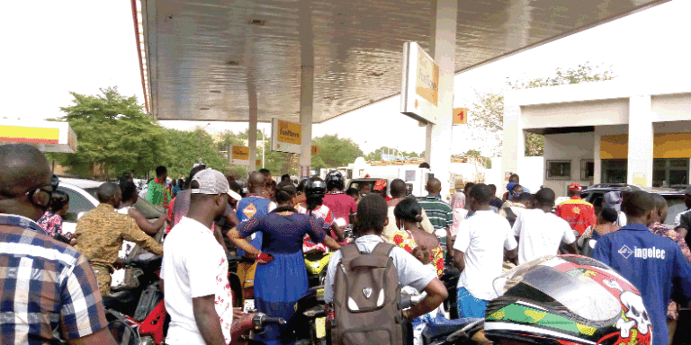 Rumeur de pénurie de carburant : des stations-service envahies